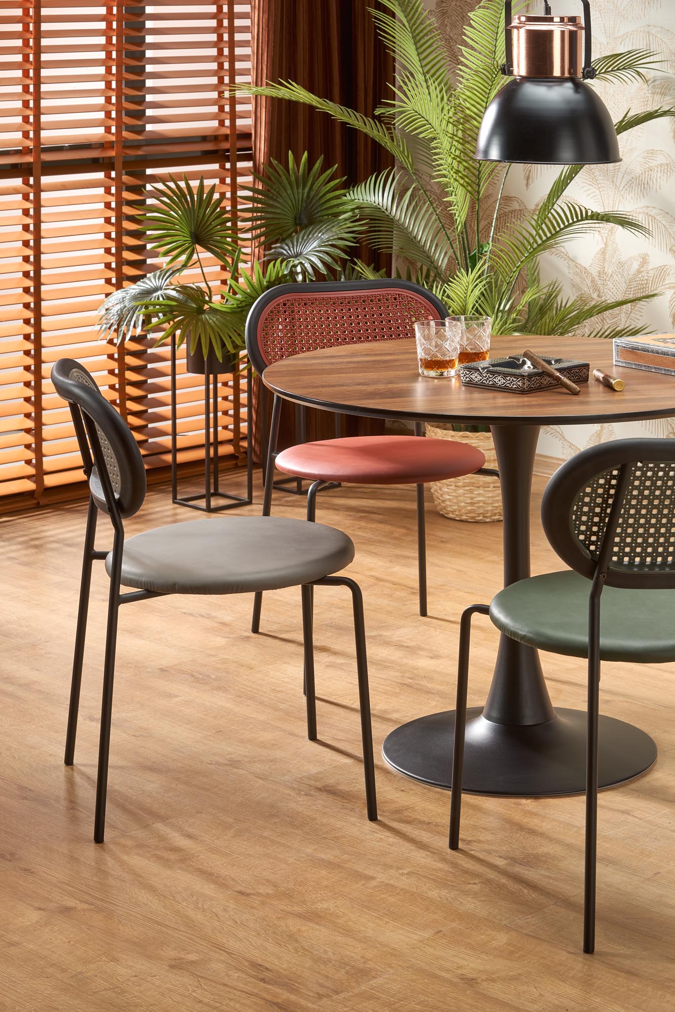 Kitchen Table West Usk | size: Length: 90cm, Width: 90cm, Height: 83cm, Diameter: 90cm | color: Black/Oak | image: 3 | variant: 1007409
