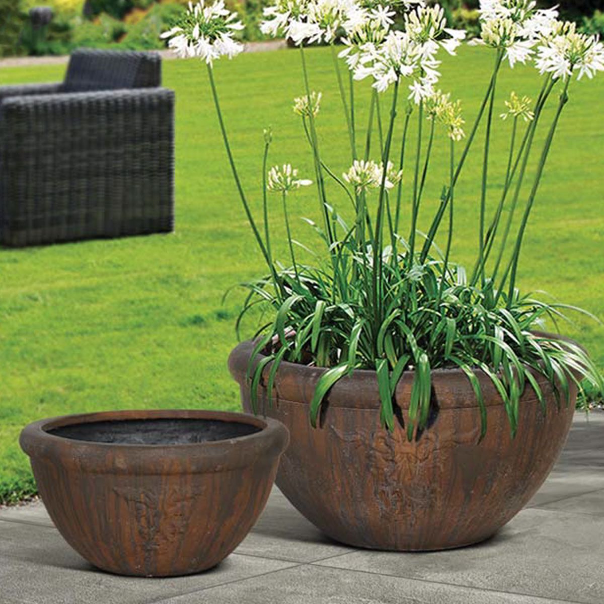 Flower Pot East Henley | size: Length: 60.5cm, Width: 60.5cm, Height: 32cm, Diameter: 60.5cm | color: Brown | image: 2 | variant: 1005437