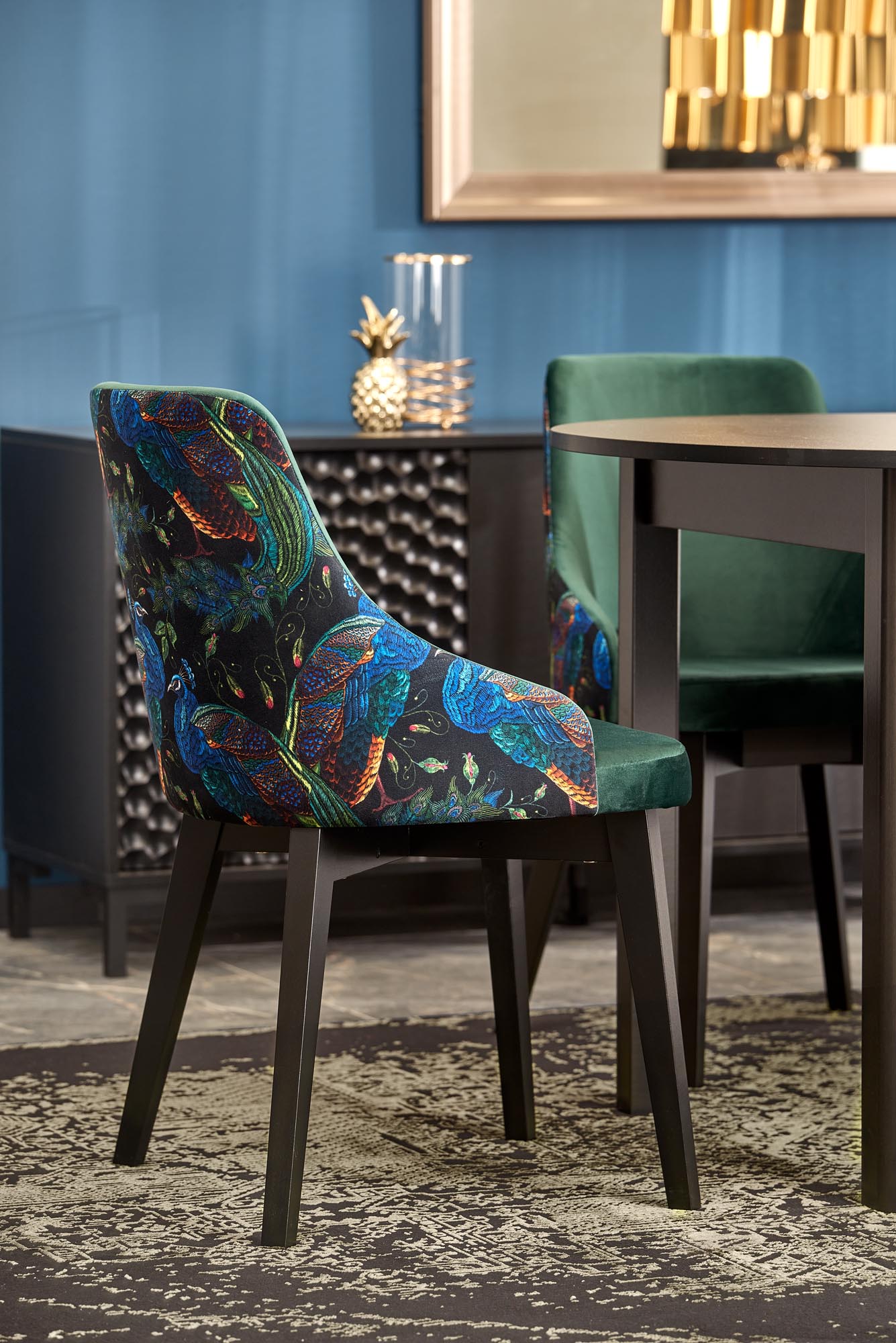 Kitchen Table Birmingham | size: Length: 102cm, Width: 142cm, Height: 76cm, Diameter: 102cm | color: Black | image: 3 | variant: 1003160