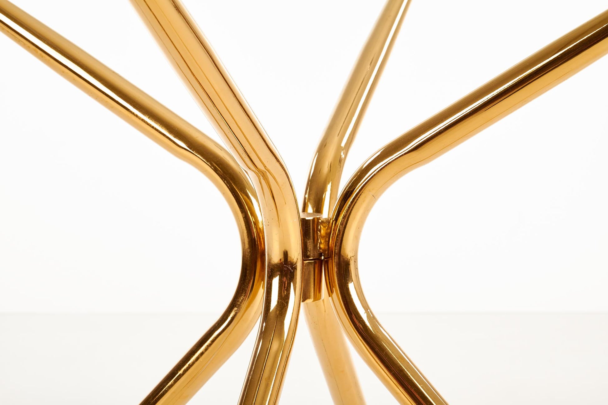 Kitchen Table East Chertsey | size: Length: 110cm, Width: 110cm, Height: 74cm, Diameter: 110cm | color: Transparent/Gold | image: 5 | variant: 1006792