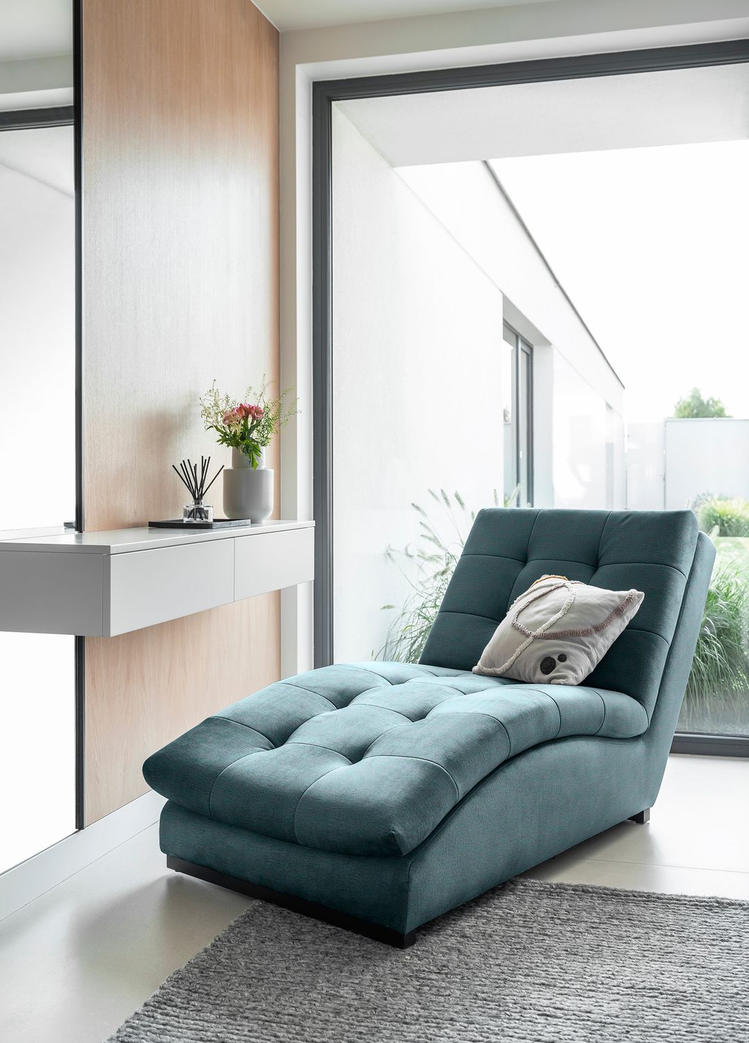 Lounge Chair Doro | size: Width: 85cm, Height: 95cm, Depth: 170cm | color: Monolith | image: 1 | variant: 1004331