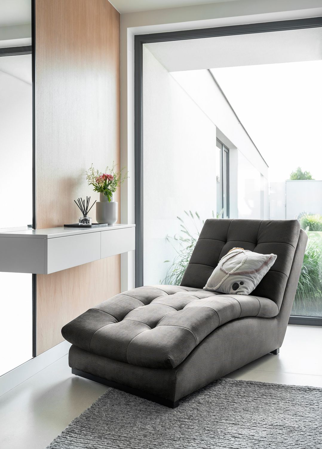 Lounge Chair Doro | size: Width: 85cm, Height: 95cm, Depth: 170cm | color: Nube | image: 1 | variant: 1004301