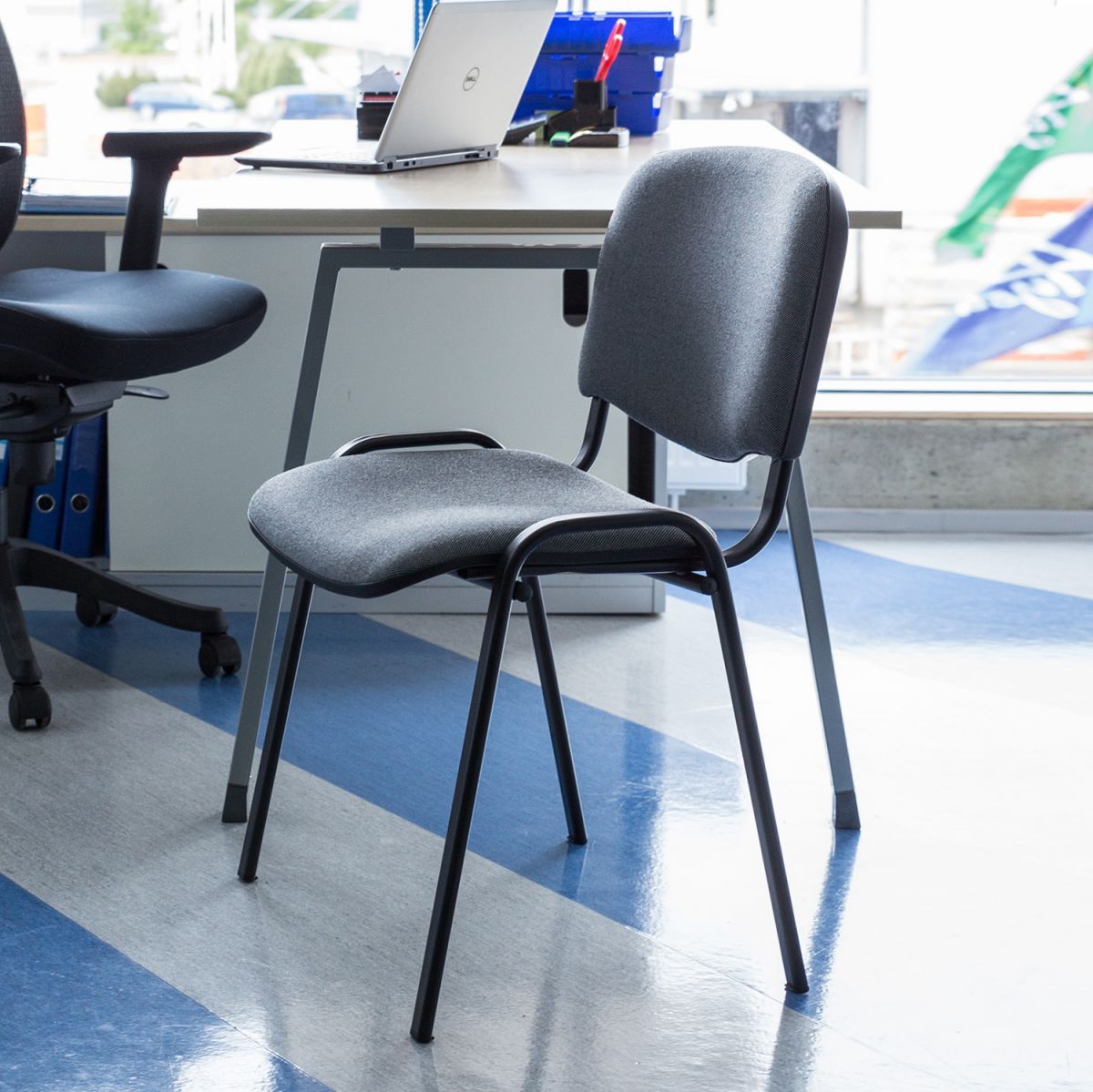 Visitor's Chair Iso 5 | size: Width: 54cm, Height: 82cm, Depth: 42cm | color: Gray | image: 1 | variant: 1012524